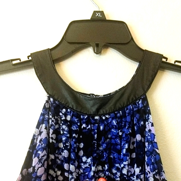 5/$30 Charming Charlie Blue Floral Shift Dress - Picture 3 of 4